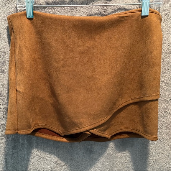 Blue Blush Pants - Blue Blush Asymmetrical Brown Suede Like Shorts. Size Large